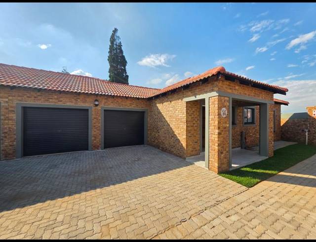 2 BEDROOM TOWNHOUSE FOR SALE IN RIVERSDALE